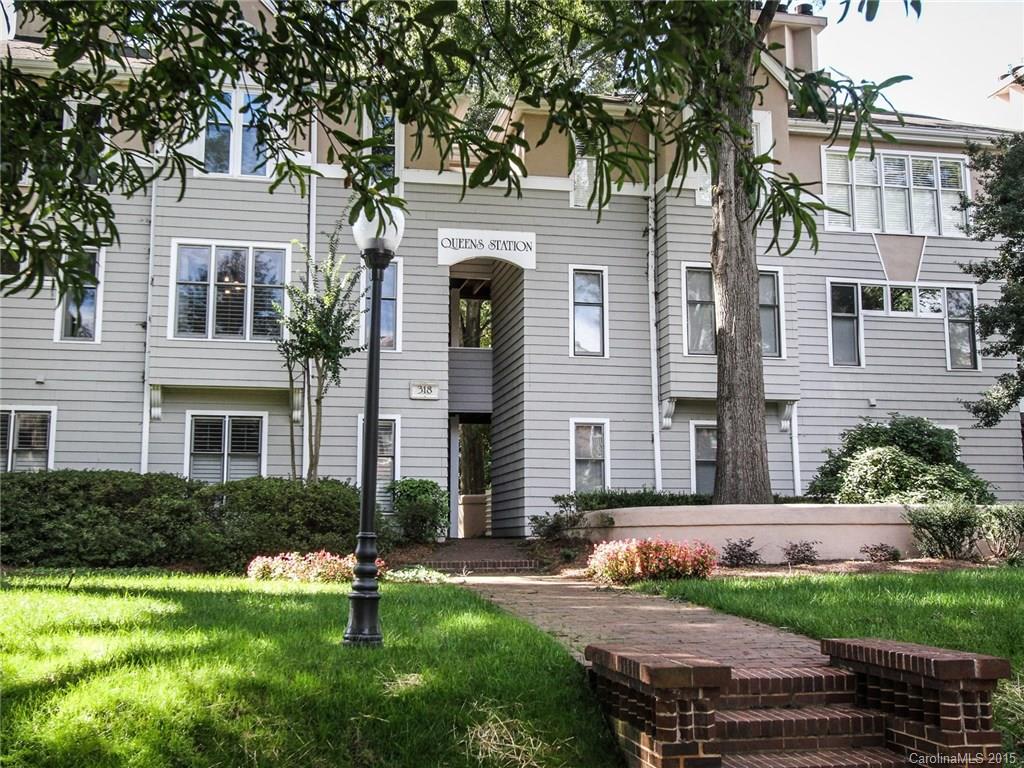 318 Queens Road, Unit 5 Charlotte, NC 28204 - Photo 2 of 24 a front view of a house with a yard