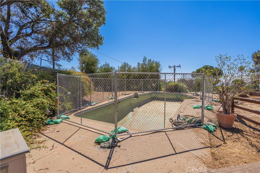 3430 Chaney Trail Altadena, CA 91001 - Photo 34 of 50 a view of a terrace