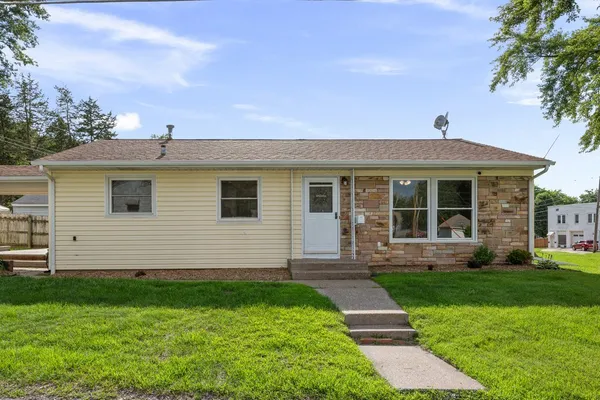 $165,000 | 501 38th Street, Moline, IL 61265