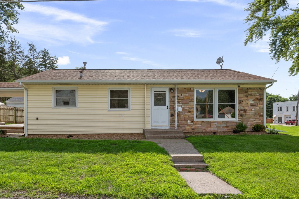 501 38th Street Moline, IL 61265 - Photo 1 of 32