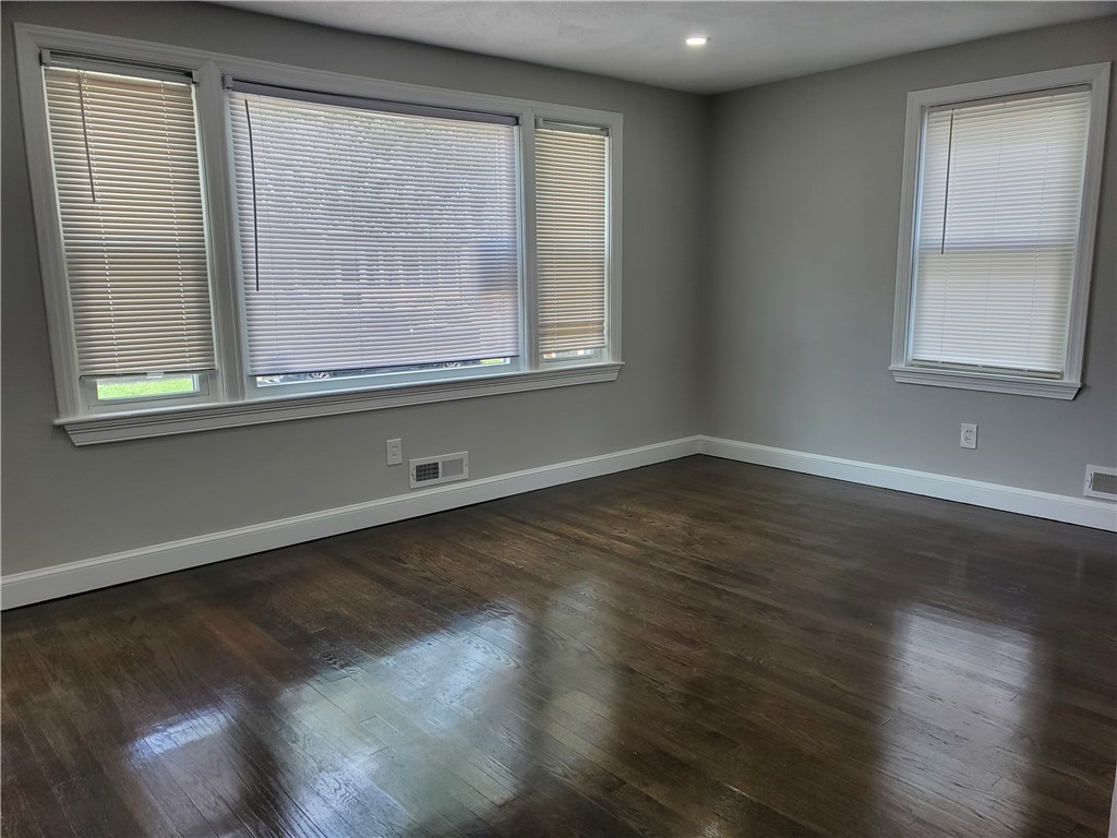 100 Rutherglen Avenue Providence, RI 02907 - Photo 7 of 22 Gallery Image 7