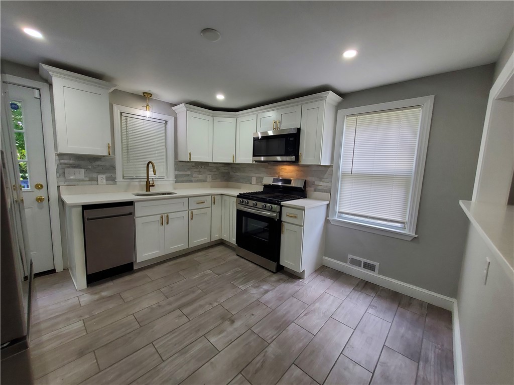 100 Rutherglen Avenue Providence, RI 02907 - Photo 9 of 22 Gallery Image 9