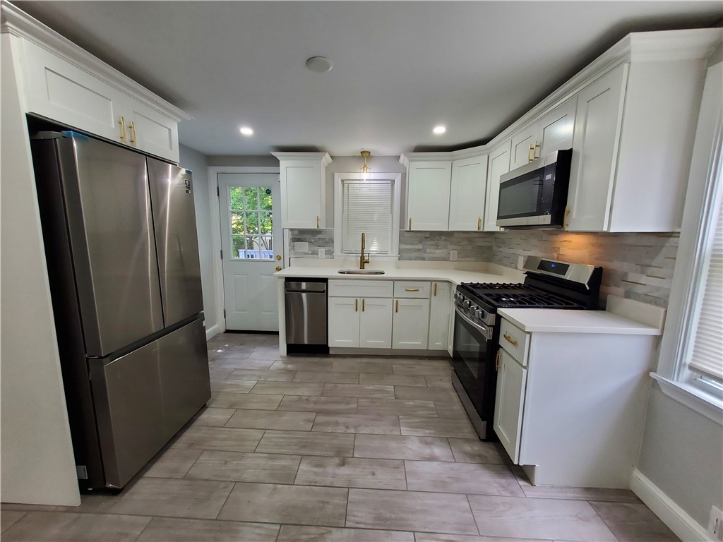 100 Rutherglen Avenue Providence, RI 02907 - Photo 10 of 22 Gallery Image 10