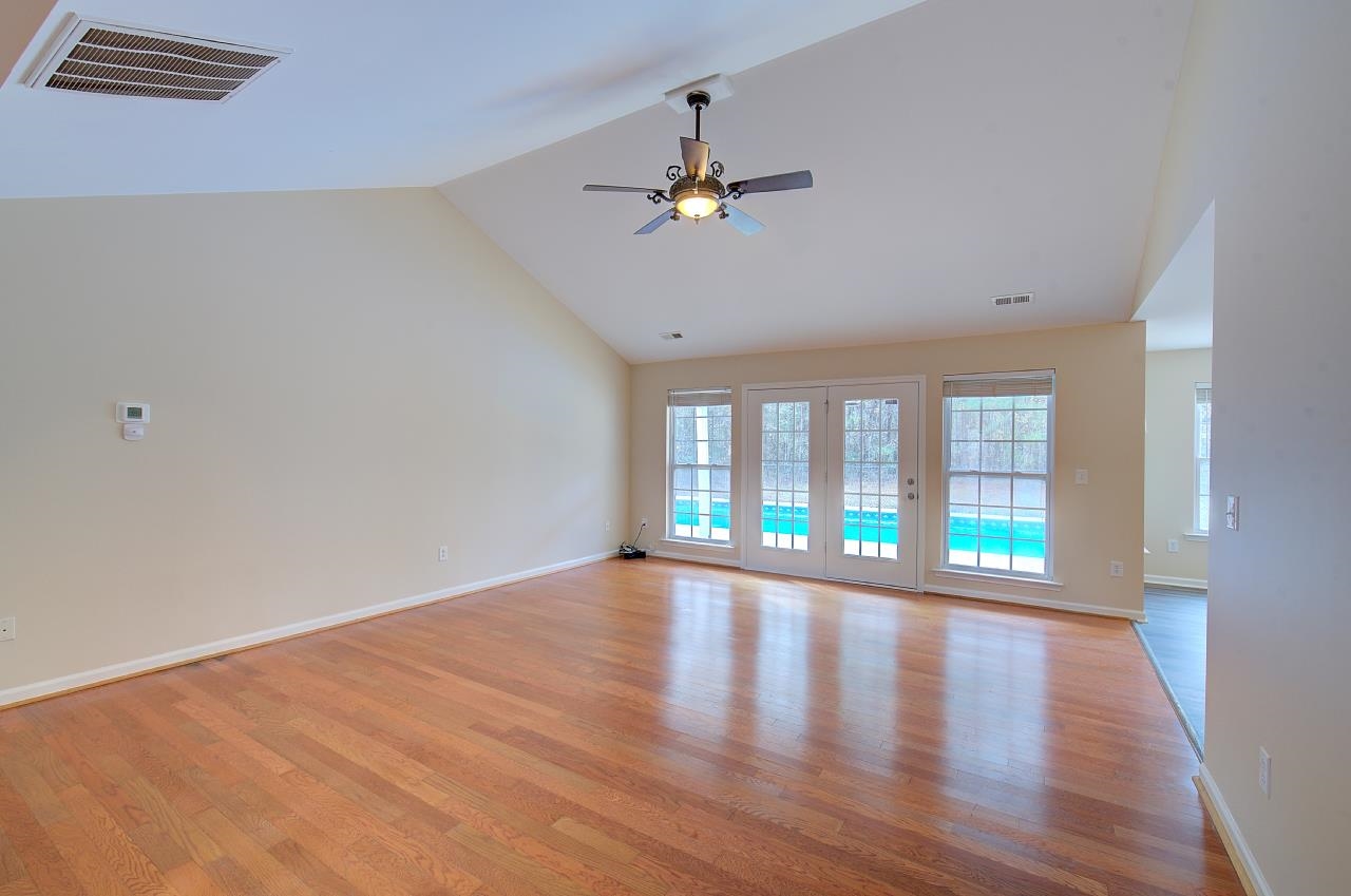 690 Hammett Road Campobello, SC 29322 - Photo 6 of 47 Living Room