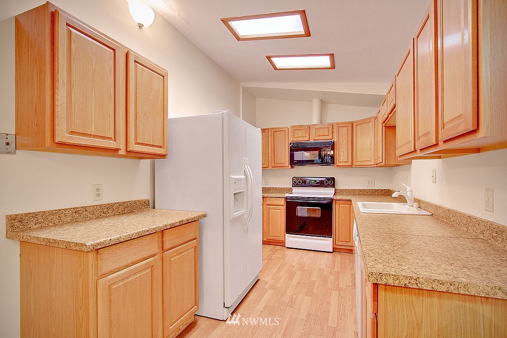 14043 144th Avenue Southeast Renton, WA 98059 - Photo 7 of 17 Gallery Image 7