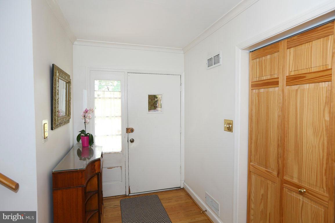 9812 Old Spring Road Kensington, MD 20895 - Photo 3 of 29 Interior (General)