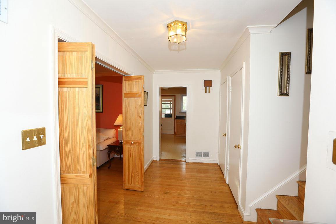 9812 Old Spring Road Kensington, MD 20895 - Photo 4 of 29 Interior (General)