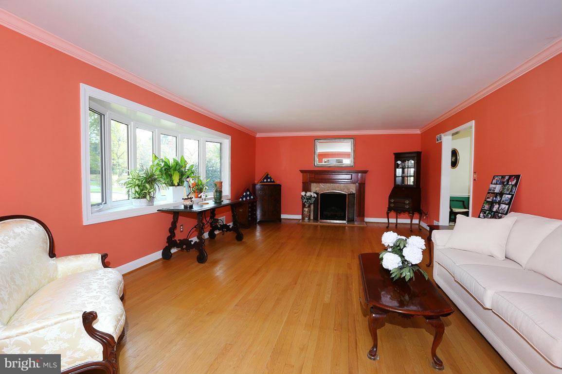 9812 Old Spring Road Kensington, MD 20895 - Photo 5 of 29 Living Room