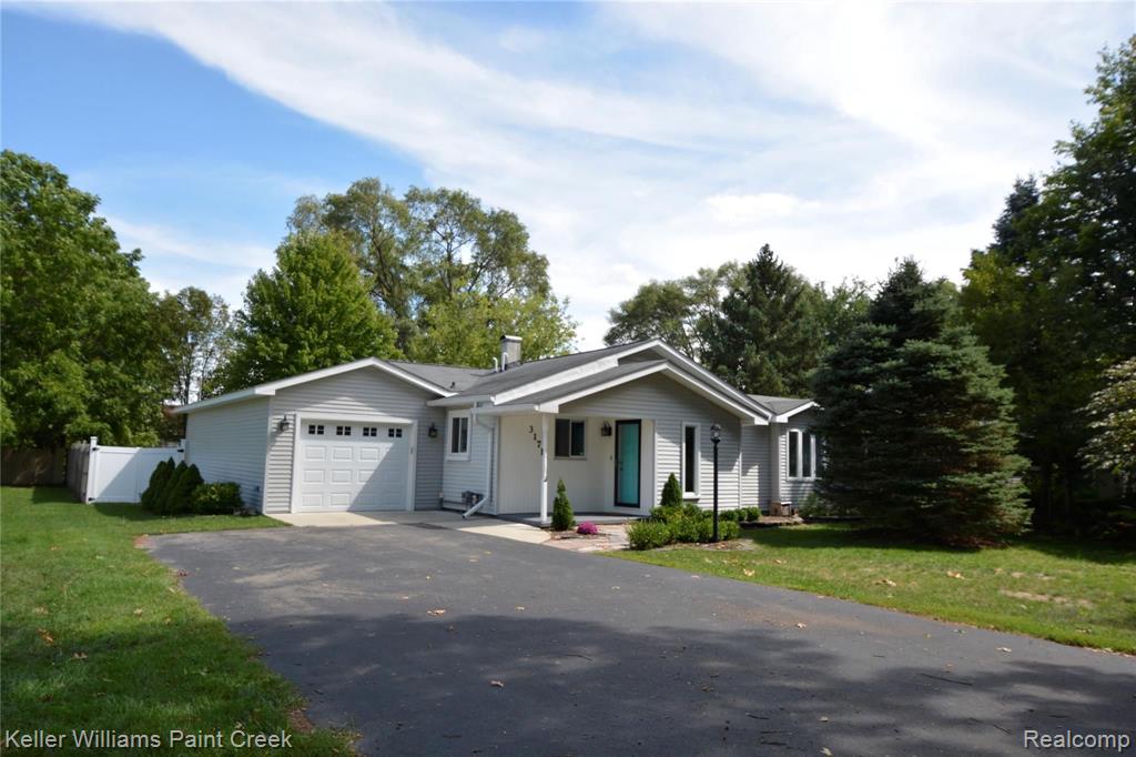 3171 Hessel Avenue Rochester Hills, MI 48307 - Photo 2 of 21