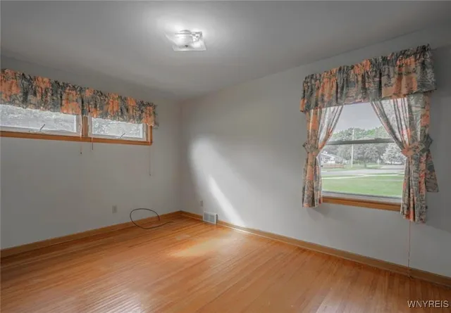 $2,000 | 1088 98th Street, Niagara Falls, NY 14304