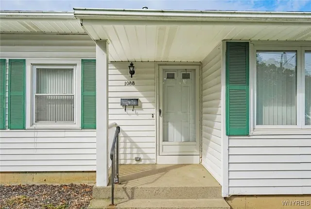 $2,000 | 1088 98th Street, Niagara Falls, NY 14304