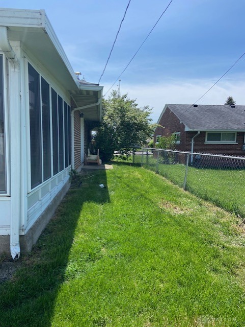 1673 West Stroop Road Kettering, OH 45439 - Photo 2 of 33 Florida Room Back