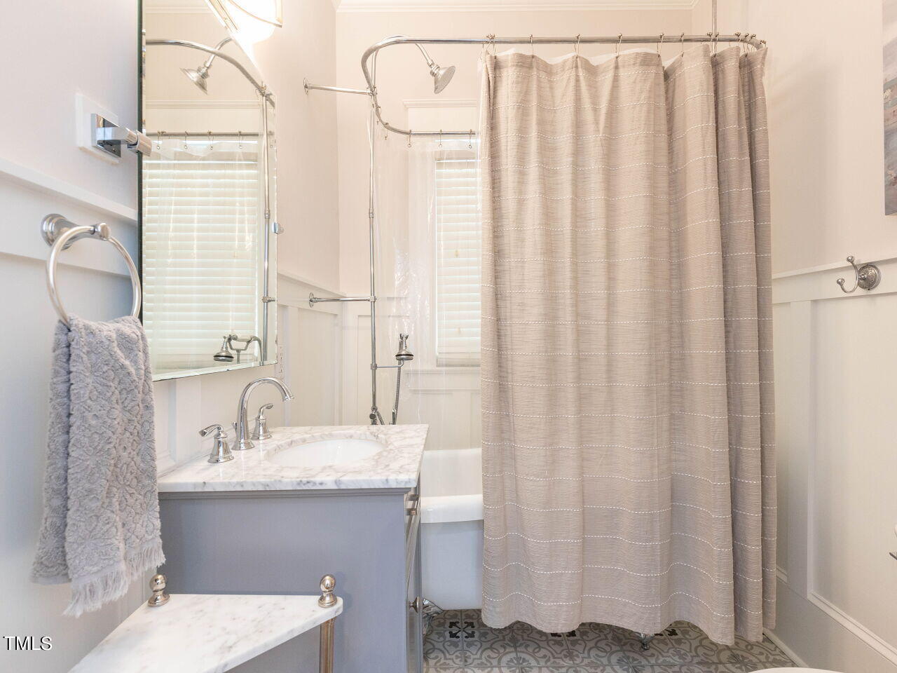 209 East Whitaker Mill Road Raleigh, NC 27608 - Photo 24 of 30 010-1280x960-hall-bath