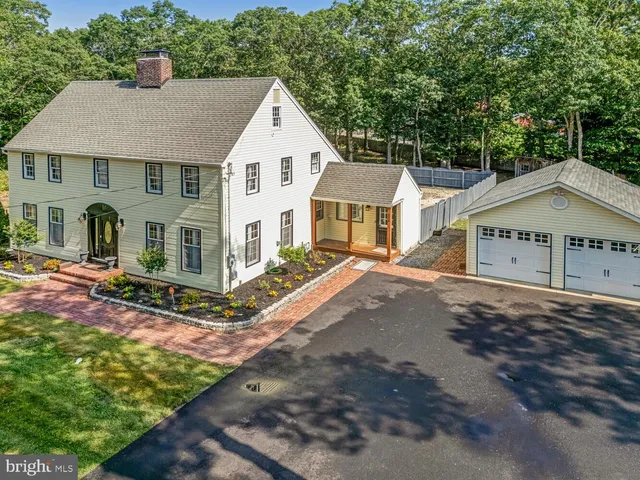 a front view of house with yard