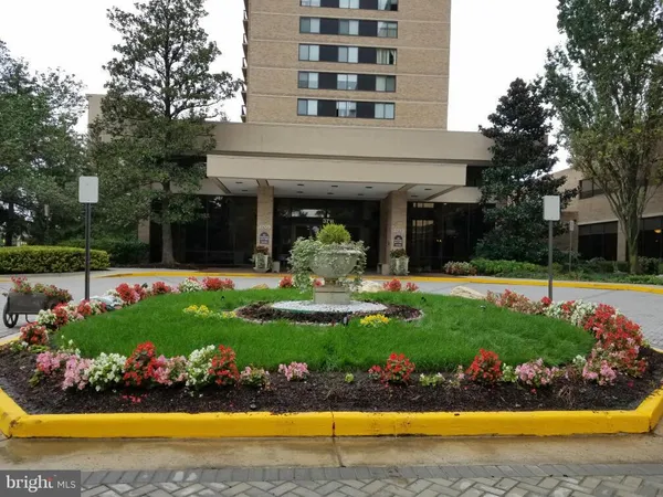 $2,700 | 3709 South George Mason Drive, Unit 710, Falls Church, VA 22041