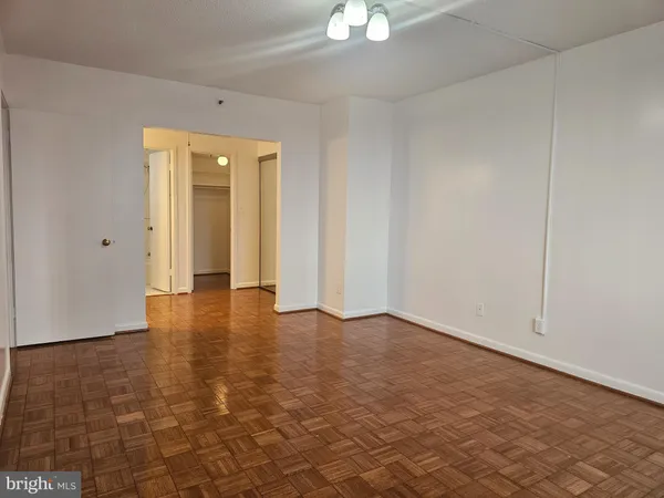 $2,700 | 3709 South George Mason Drive, Unit 710, Falls Church, VA 22041