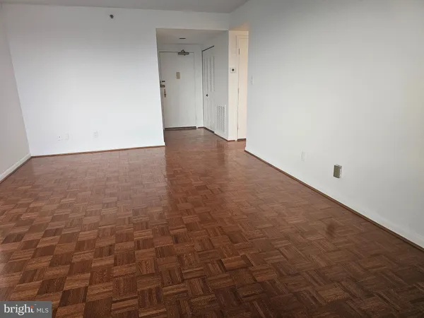 $2,700 | 3709 South George Mason Drive, Unit 710, Falls Church, VA 22041