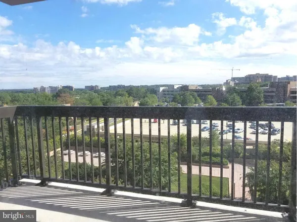 $2,700 | 3709 South George Mason Drive, Unit 710, Falls Church, VA 22041