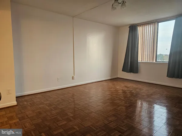 $2,700 | 3709 South George Mason Drive, Unit 710, Falls Church, VA 22041