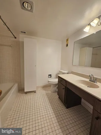 $2,700 | 3709 South George Mason Drive, Unit 710, Falls Church, VA 22041