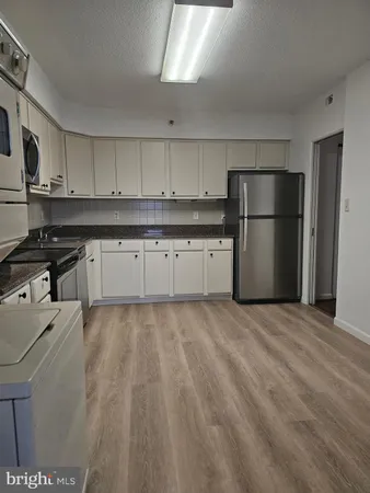 $2,700 | 3709 South George Mason Drive, Unit 710, Falls Church, VA 22041