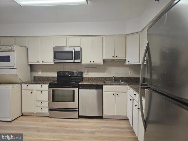 $2,700 | 3709 South George Mason Drive, Unit 710, Falls Church, VA 22041