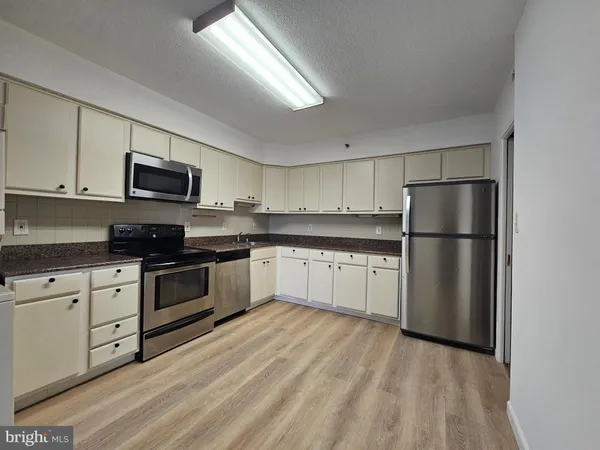 $2,700 | 3709 South George Mason Drive, Unit 710, Falls Church, VA 22041