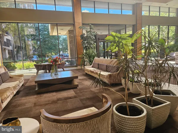 $2,700 | 3709 South George Mason Drive, Unit 710, Falls Church, VA 22041