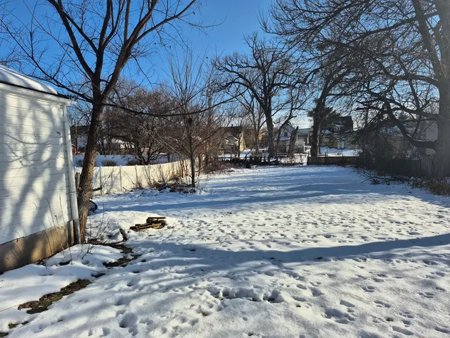 $2,300 | 429 South Street, Unit 1, Elgin, IL 60123