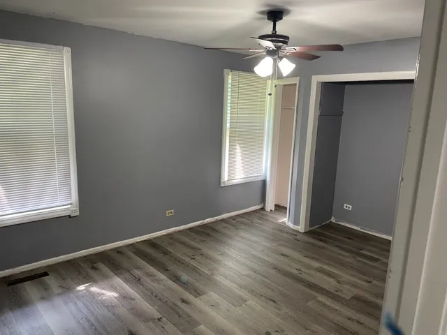 $2,300 | 429 South Street, Unit 1, Elgin, IL 60123