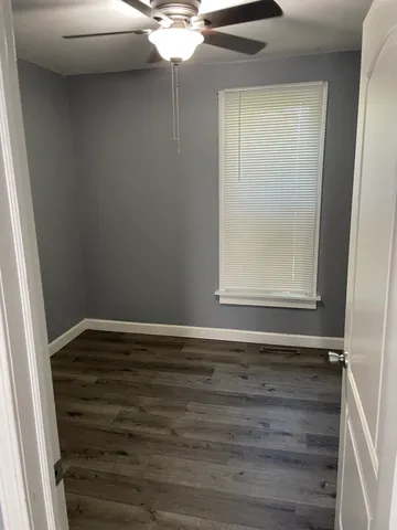 $2,300 | 429 South Street, Unit 1, Elgin, IL 60123