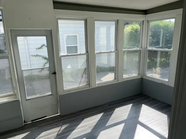a view of empty room with window