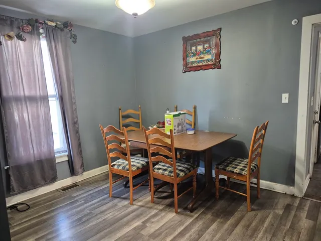 $2,300 | 429 South Street, Unit 1, Elgin, IL 60123