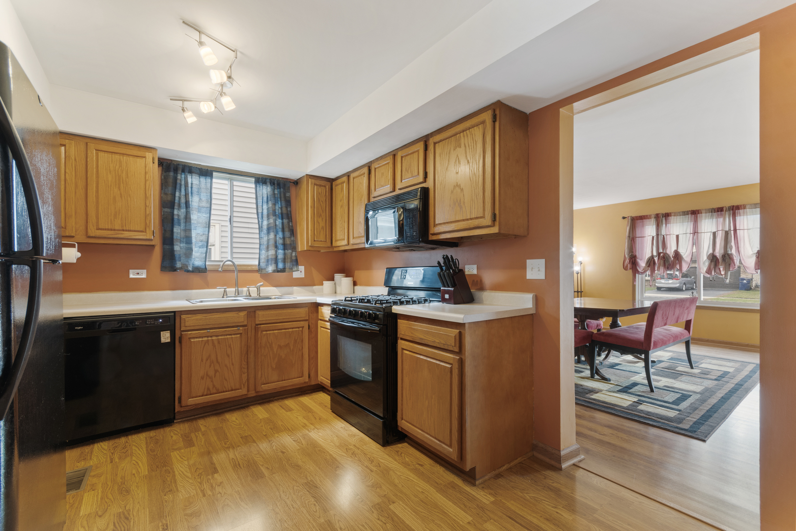1284 Brookline Court Naperville, IL 60563 - Photo 7 of 21