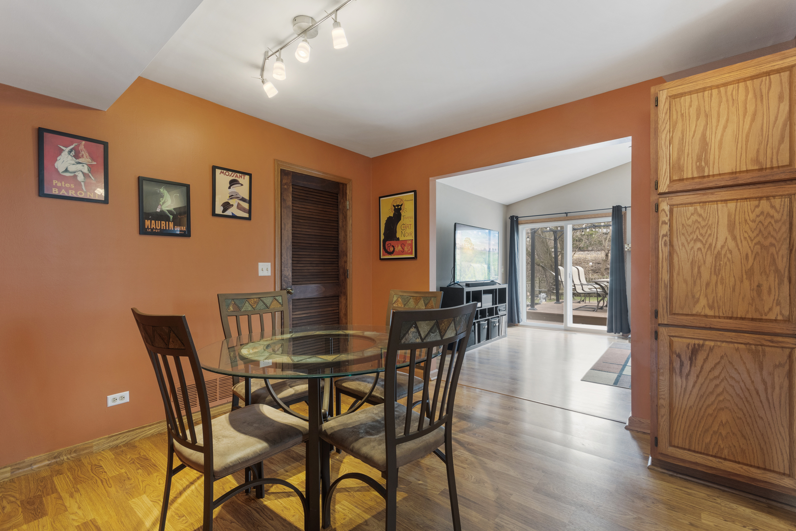 1284 Brookline Court Naperville, IL 60563 - Photo 8 of 21