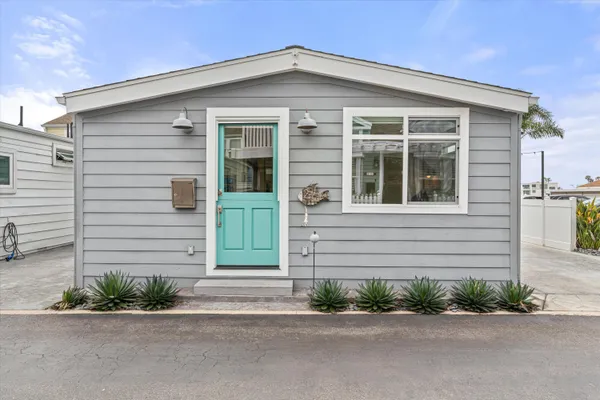 $529,900 | 20 El Paseo Street, Newport Beach, CA 92663