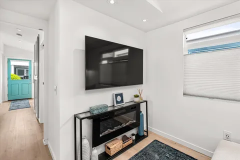 $529,900 | 20 El Paseo Street, Newport Beach, CA 92663