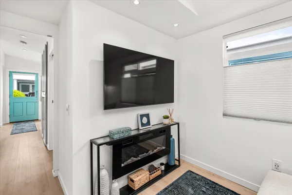 $529,900 | 20 El Paseo Street, Newport Beach, CA 92663