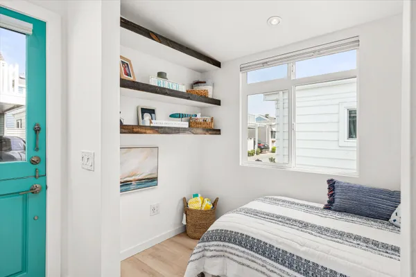 $529,900 | 20 El Paseo Street, Newport Beach, CA 92663