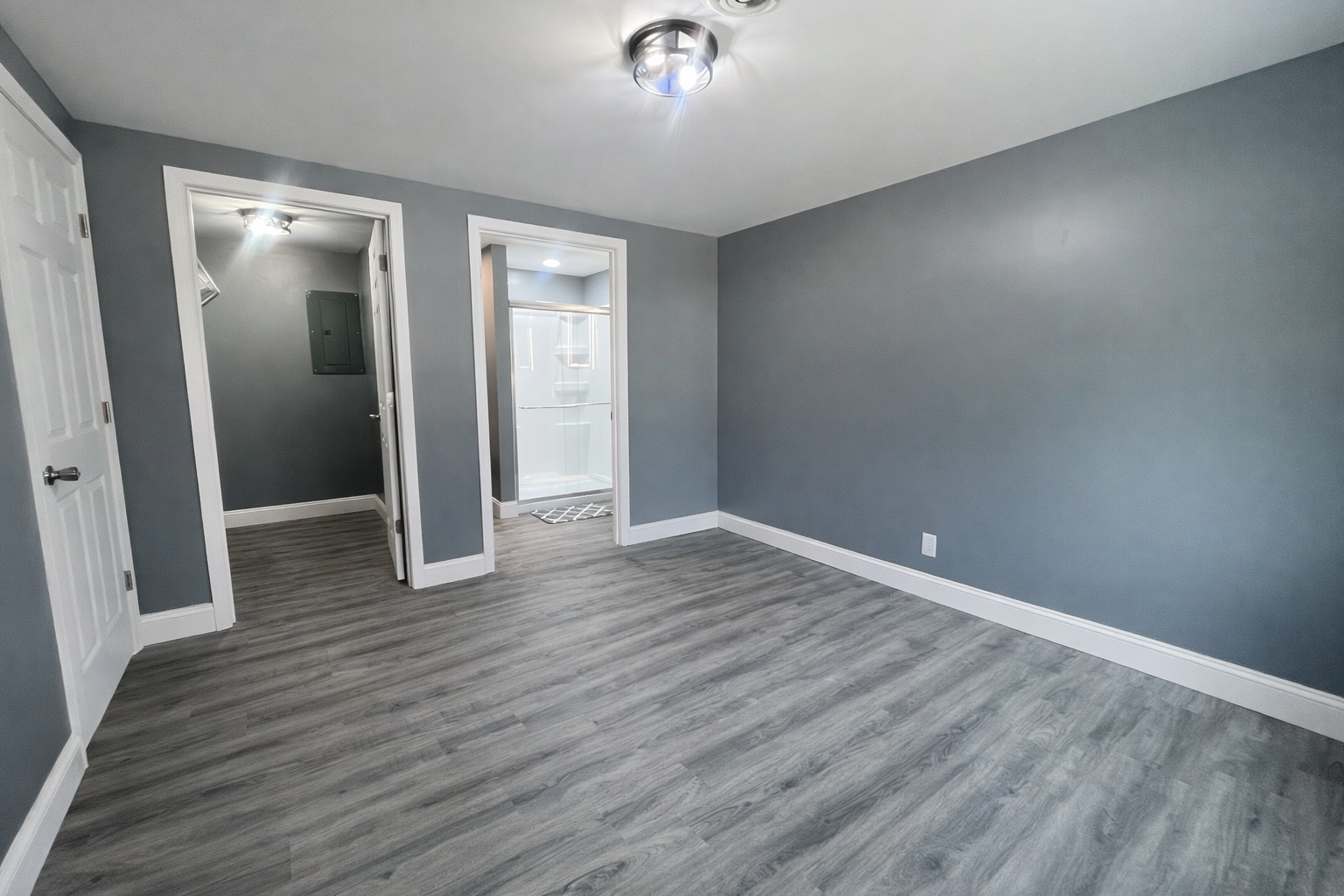 528 West 20th Street Metropolis, IL 62960 - Photo 17 of 26 wooden floor in an empty room with a window