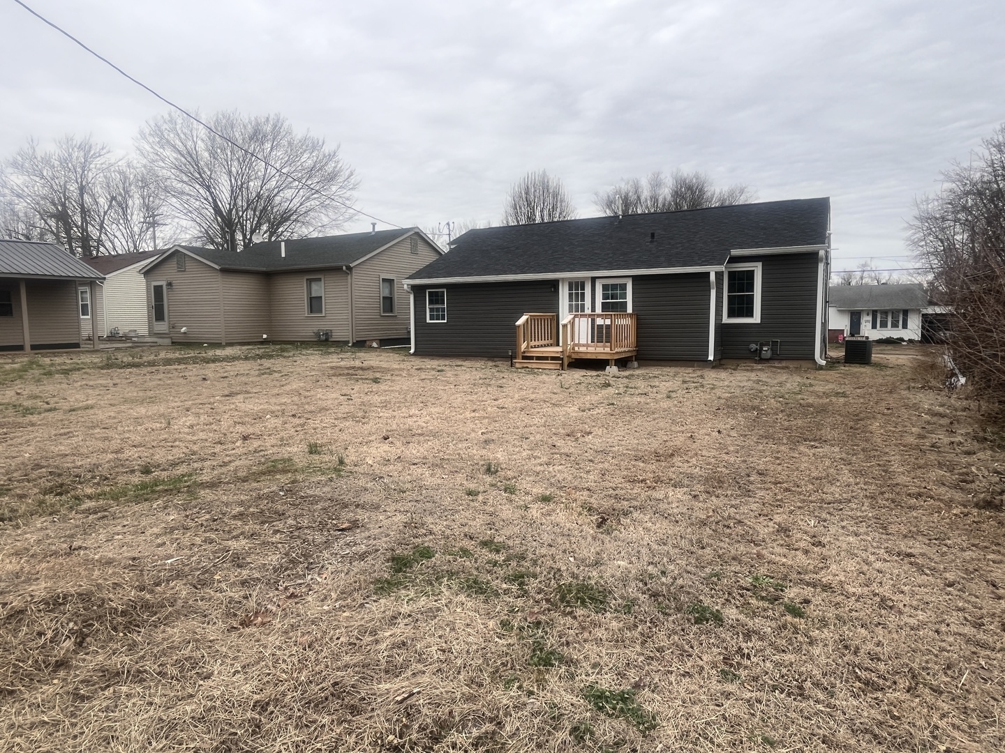 528 West 20th Street Metropolis, IL 62960 - Photo 7 of 26 a front view of a house with yard