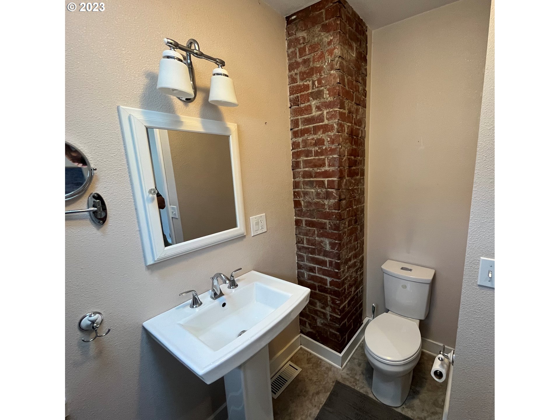 930 14th Street Northeast Salem, OR 97301 - Photo 11 of 17