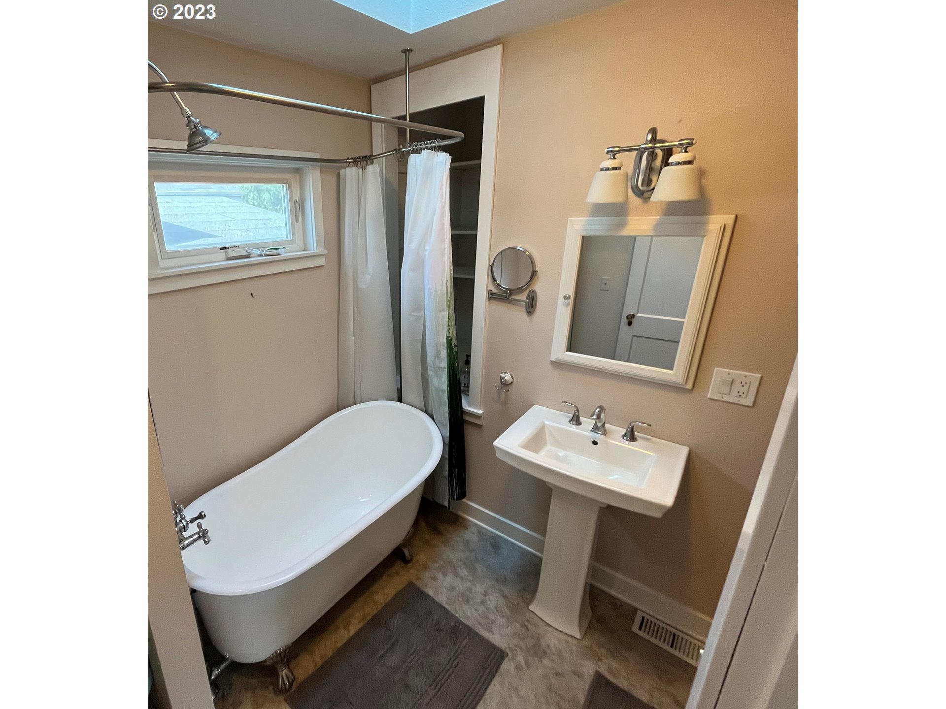 930 14th Street Northeast Salem, OR 97301 - Photo 10 of 17