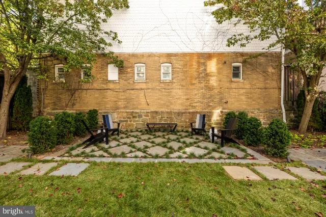 a view of a back yard of the house