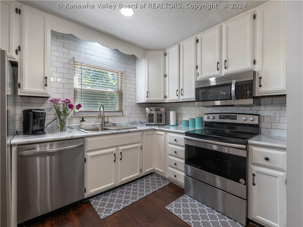 209 Jamestown Road Nitro, WV 25143 - Photo 3 of 23 Gallery Image 3