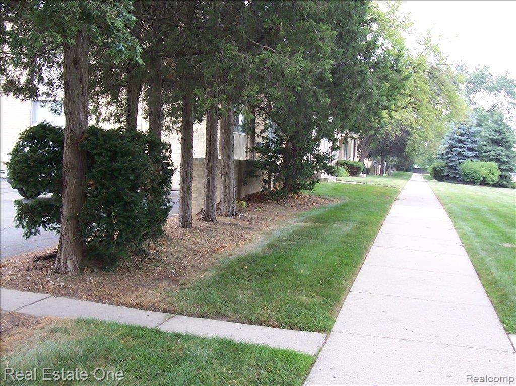 25665 Lahser Road, Unit 4 Southfield, MI 48033 - Photo 3 of 18