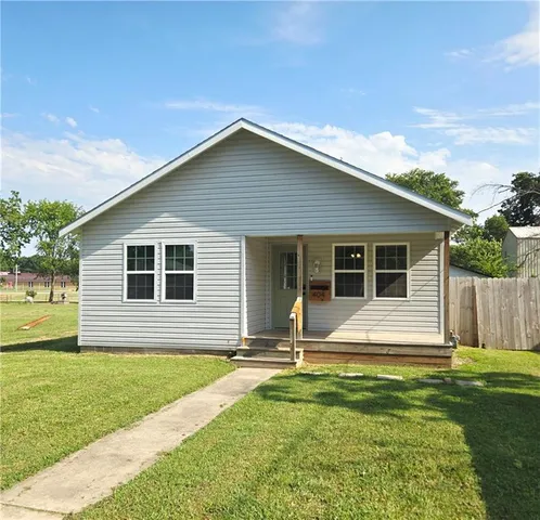 $169,900 | 404 West Buffalo Street, Girard, KS 66743