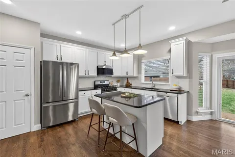 $674,900 | 1356 North Berry Road, St. Louis, MO 63122