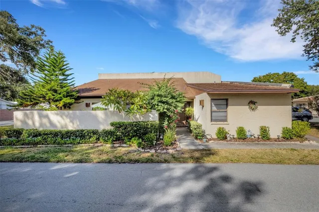 $185,000 | 1880 North Crystal Lake Drive, Unit 26, Lakeland, FL 33801