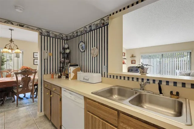 $185,000 | 1880 North Crystal Lake Drive, Unit 26, Lakeland, FL 33801